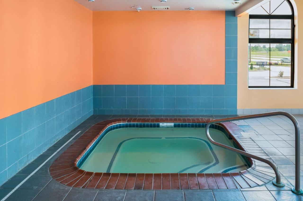 Motel 6-Richmond, In Exterior photo